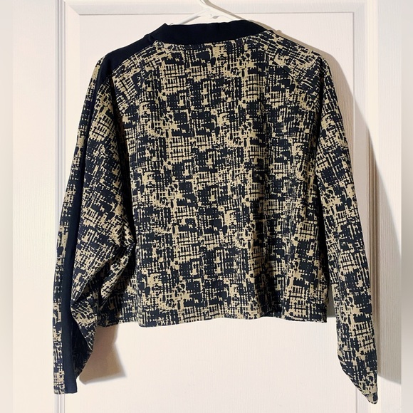 NOISY MAY slightly cropped oversized long sleeve top size M - Picture 6 of 8